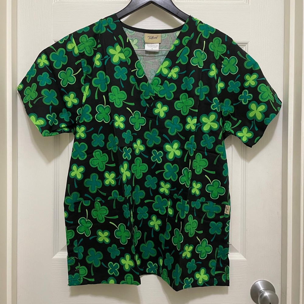 NEW Tafford‎ Shamrock Scrub Top Short Sleeve St. Patrick's Green Clover Small
